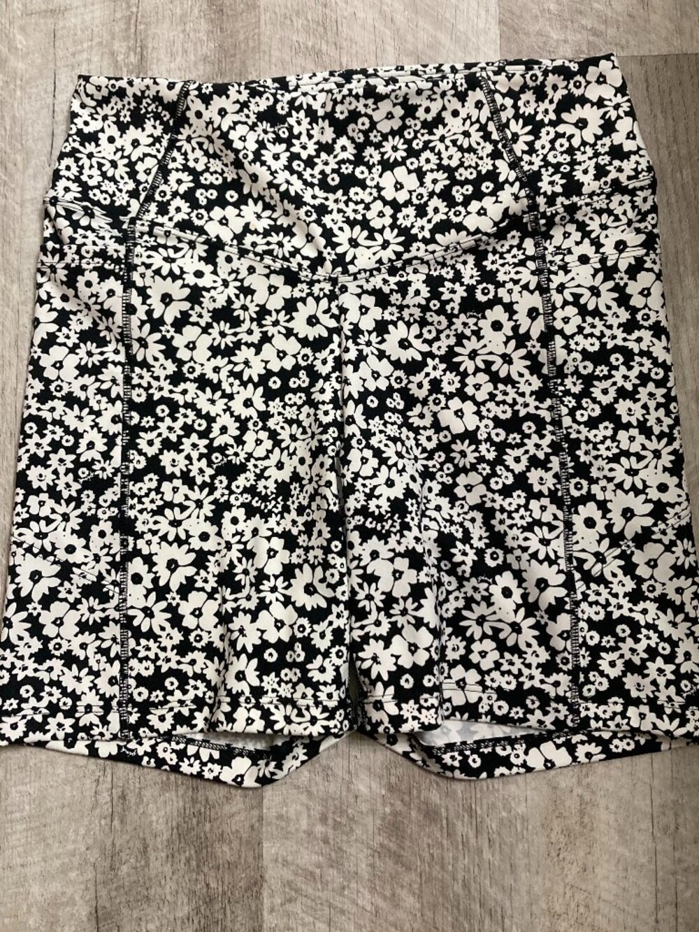 Victoria Secret's PINK High Waist Black White Floral Biker Athletic Shorts - M